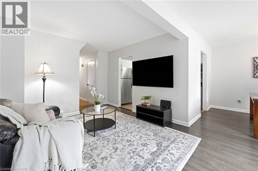 2200 GLENWOOD SCHOOL Drive Unit# 35 Burlington Ontario Canada L7R4H7 4