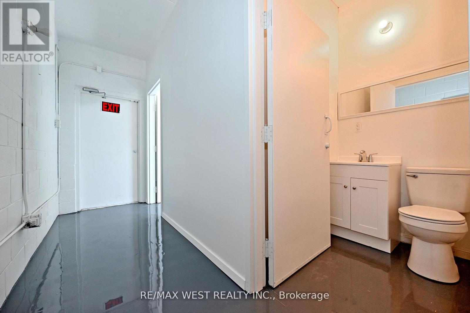 Upper - 31 Atlantic Avenue, Toronto, Ontario  M6K 3E7 - Photo 32 - C13839438