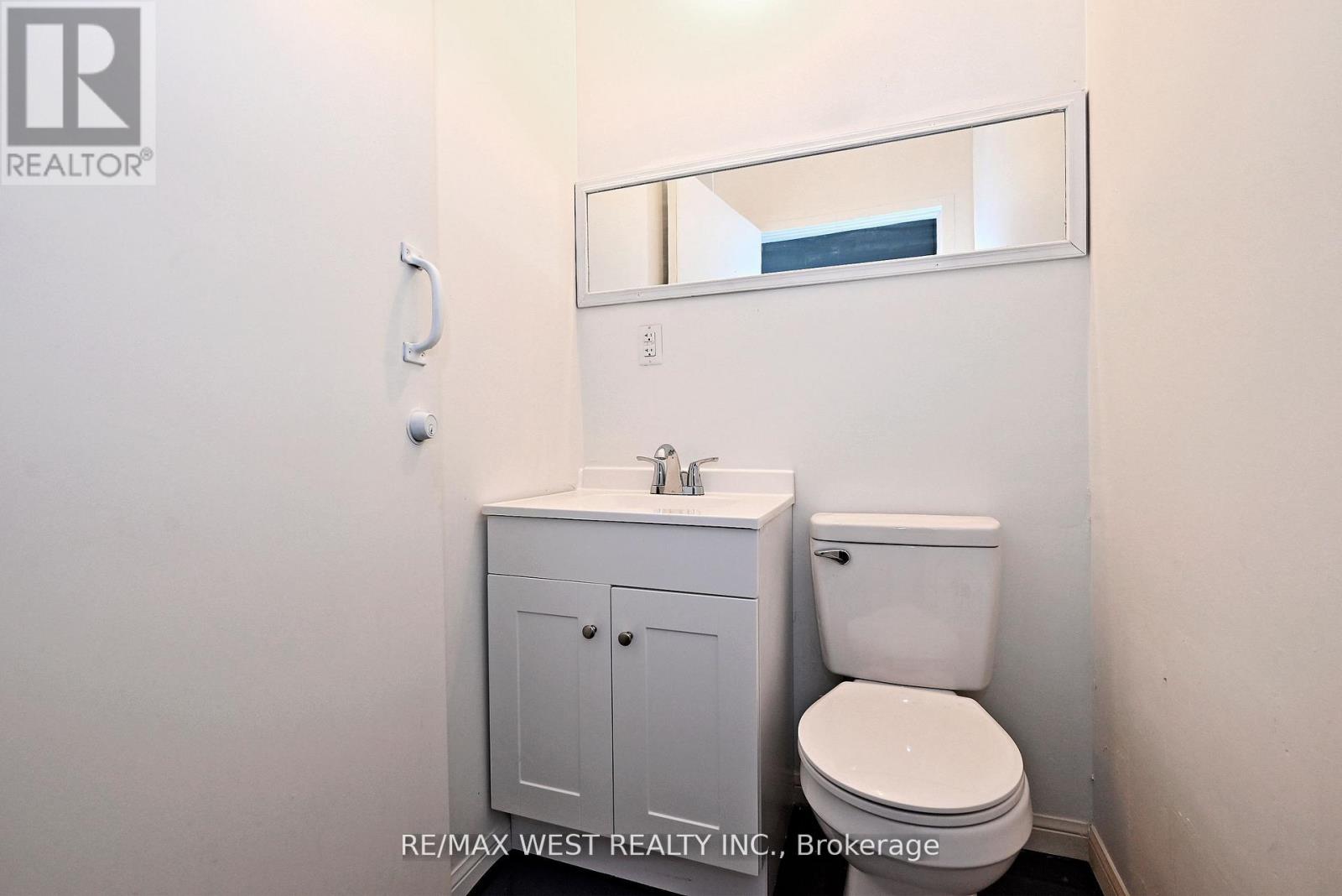 Upper - 31 Atlantic Avenue, Toronto, Ontario  M6K 3E7 - Photo 33 - C13839438