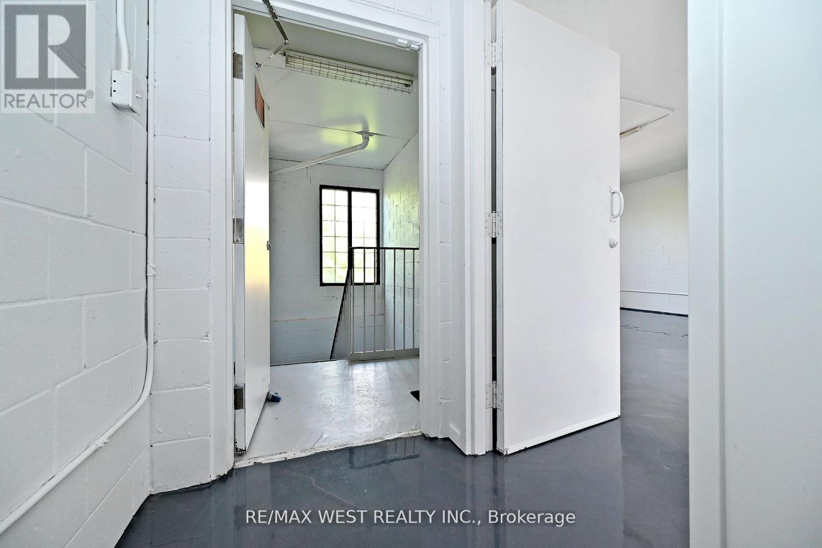 Upper - 31 Atlantic Avenue, Toronto, Ontario  M6K 3E7 - Photo 34 - C13839438