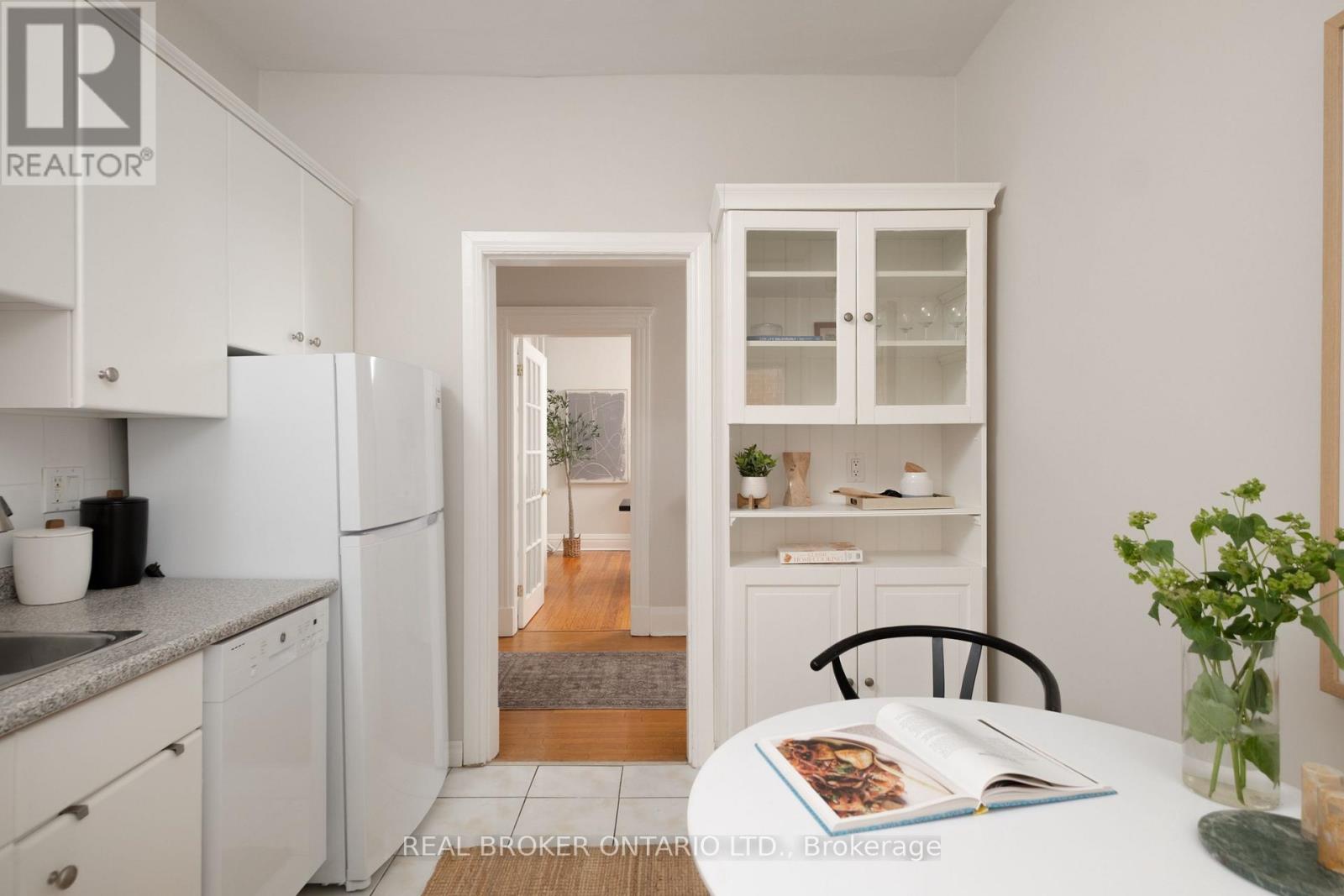33 Atlas Avenue, Toronto (Humewood-Cedarvale), Ontario  M6C 3N8 - Photo 13 - C13839452