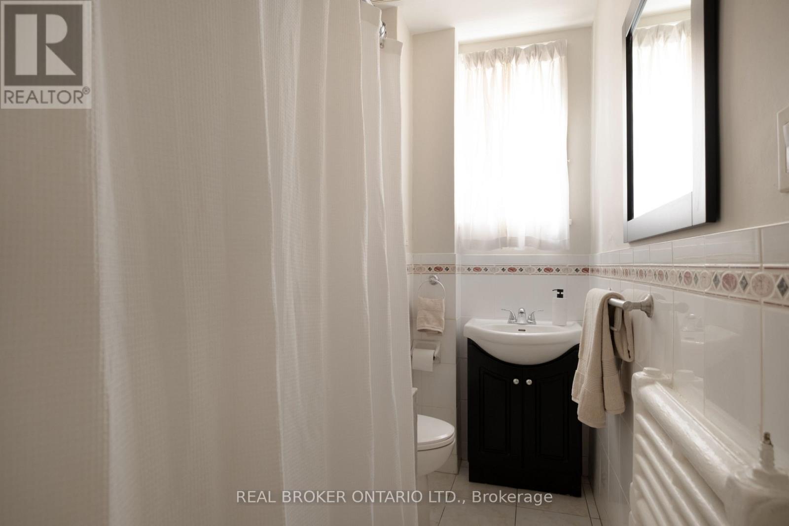 33 Atlas Avenue, Toronto (Humewood-Cedarvale), Ontario  M6C 3N8 - Photo 16 - C13839452