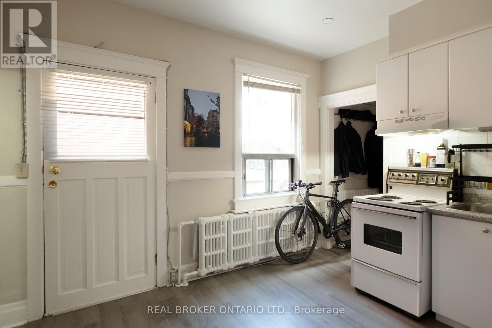 33 Atlas Avenue, Toronto (Humewood-Cedarvale), Ontario  M6C 3N8 - Photo 22 - C13839452