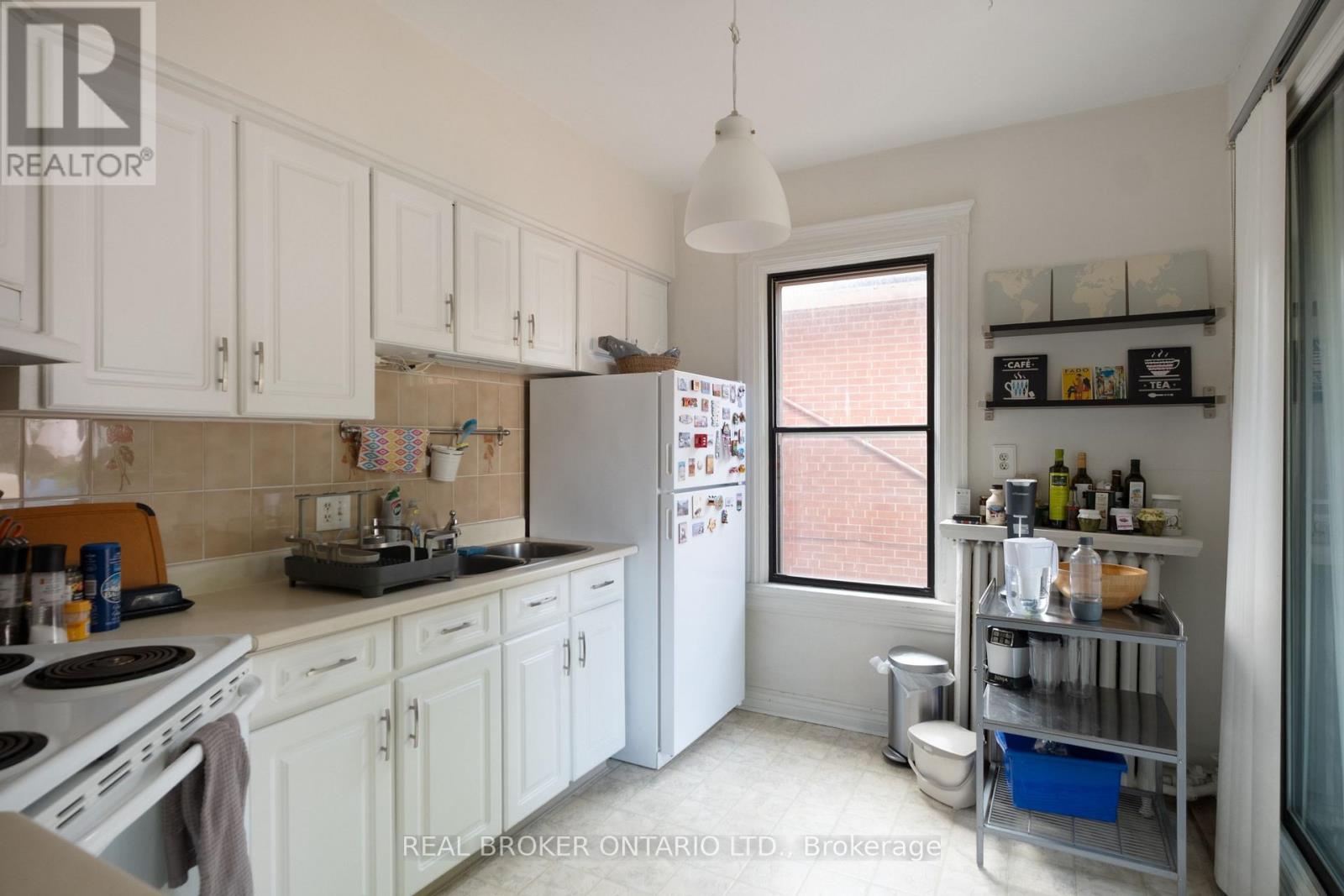 33 Atlas Avenue, Toronto (Humewood-Cedarvale), Ontario  M6C 3N8 - Photo 30 - C13839452