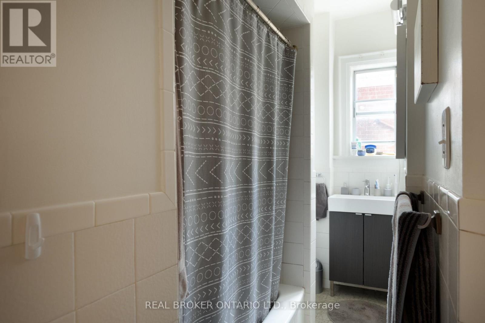 33 Atlas Avenue, Toronto (Humewood-Cedarvale), Ontario  M6C 3N8 - Photo 35 - C13839452
