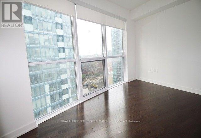 2004 - 1 The Esplanade, Toronto (Waterfront Communities), Ontario  M5E 0A8 - Photo 7 - C13839474