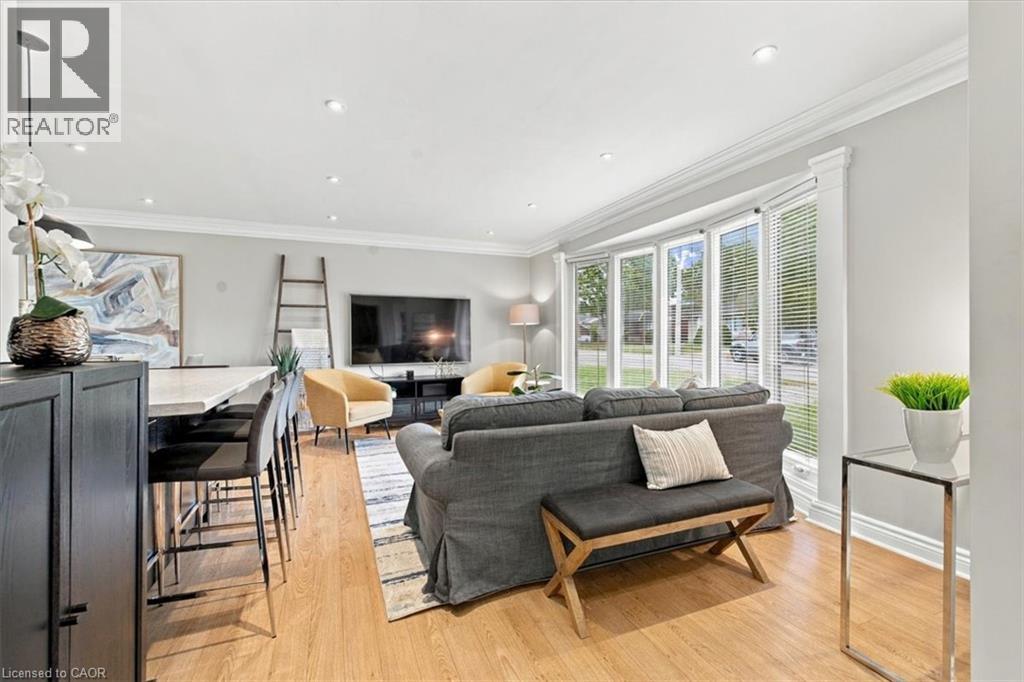 340 Duncombe Drive, Burlington, Ontario  L7L 4M1 - Photo 5 - 40859996