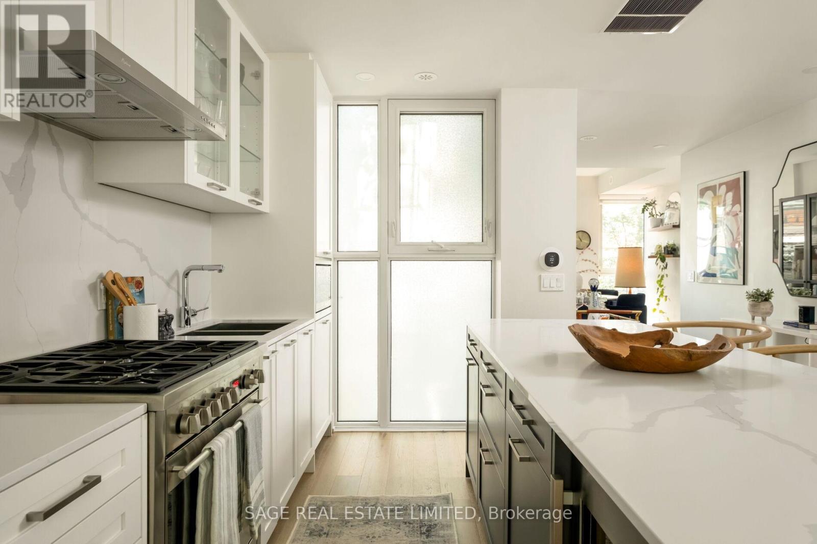 Th01 - 1331 Queen Street E, Toronto, Ontario  M4L 0B1 - Photo 5 - E13839364