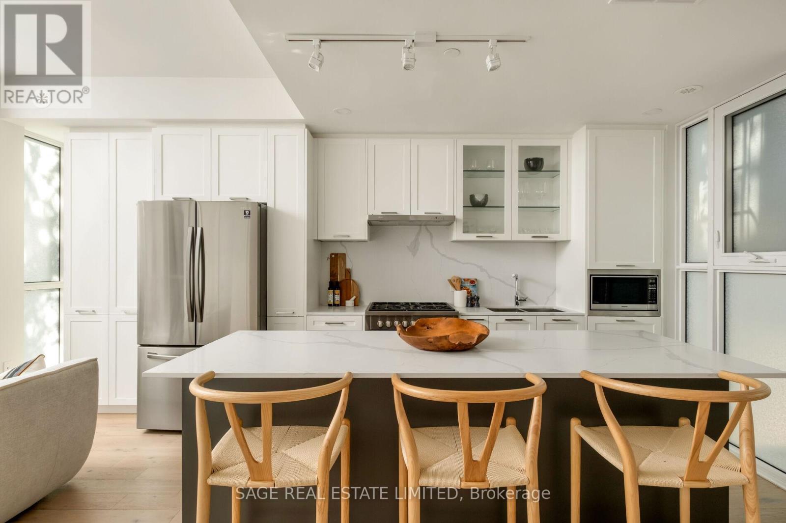 Th01 - 1331 Queen Street E, Toronto, Ontario  M4L 0B1 - Photo 7 - E13839364
