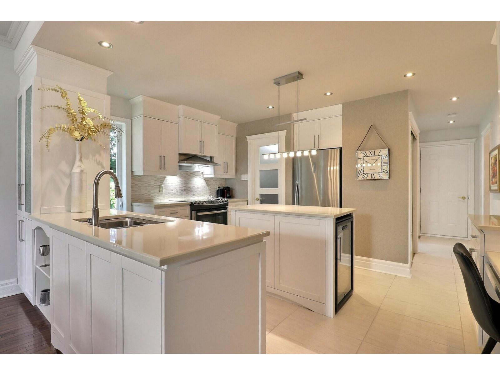9 Av. des Iris Notre-Dame-des-Prairies Quebec Canada J6E9J5 4