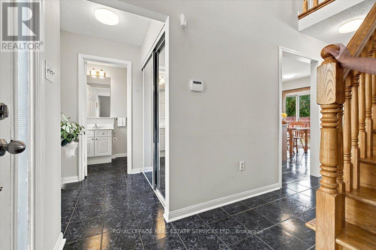 5180 Oakley Drive, Burlington, Ontario  L7L 6N1 - Photo 4 - W13839570