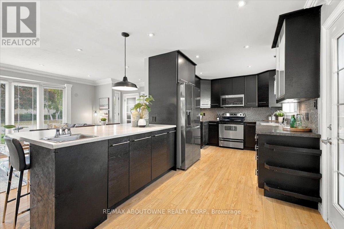 340 Duncombe Drive, Burlington, Ontario  L7L 4M1 - Photo 13 - W13839578