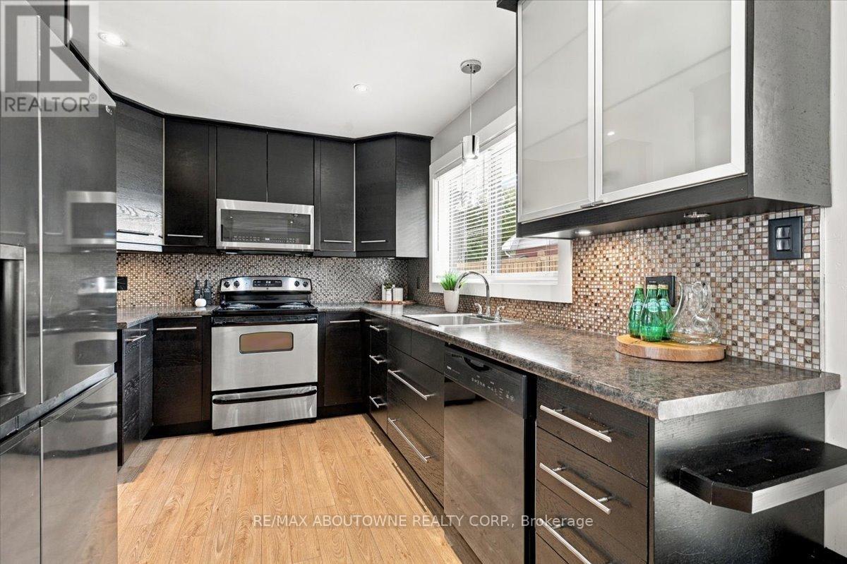 340 Duncombe Drive, Burlington, Ontario  L7L 4M1 - Photo 14 - W13839578