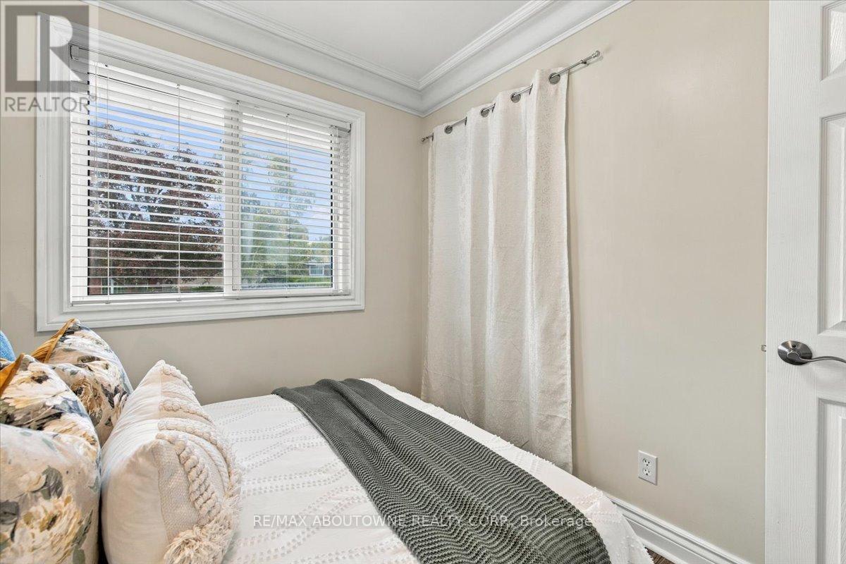 340 Duncombe Drive, Burlington, Ontario  L7L 4M1 - Photo 25 - W13839578