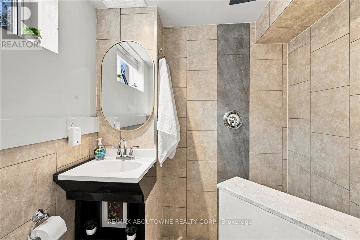 340 Duncombe Drive, Burlington, Ontario  L7L 4M1 - Photo 30 - W13839578
