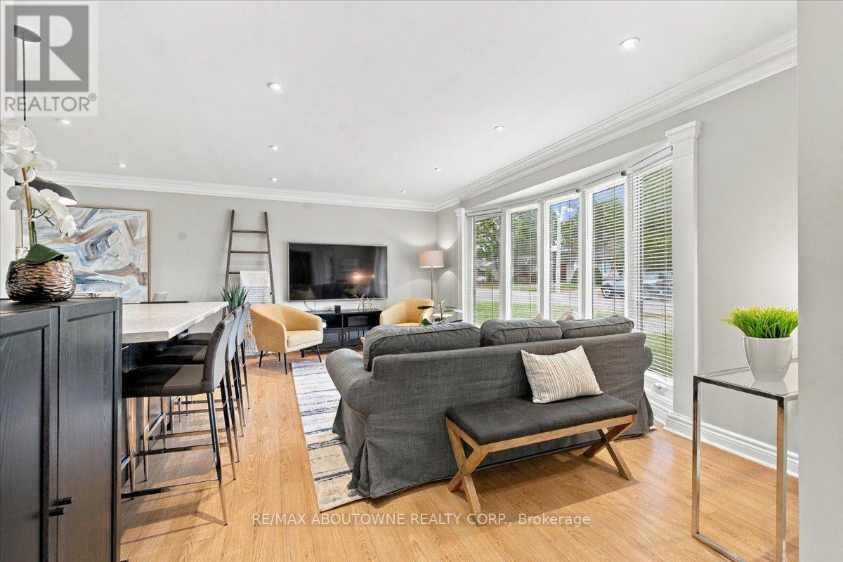 340 Duncombe Drive, Burlington, Ontario  L7L 4M1 - Photo 5 - W13839578