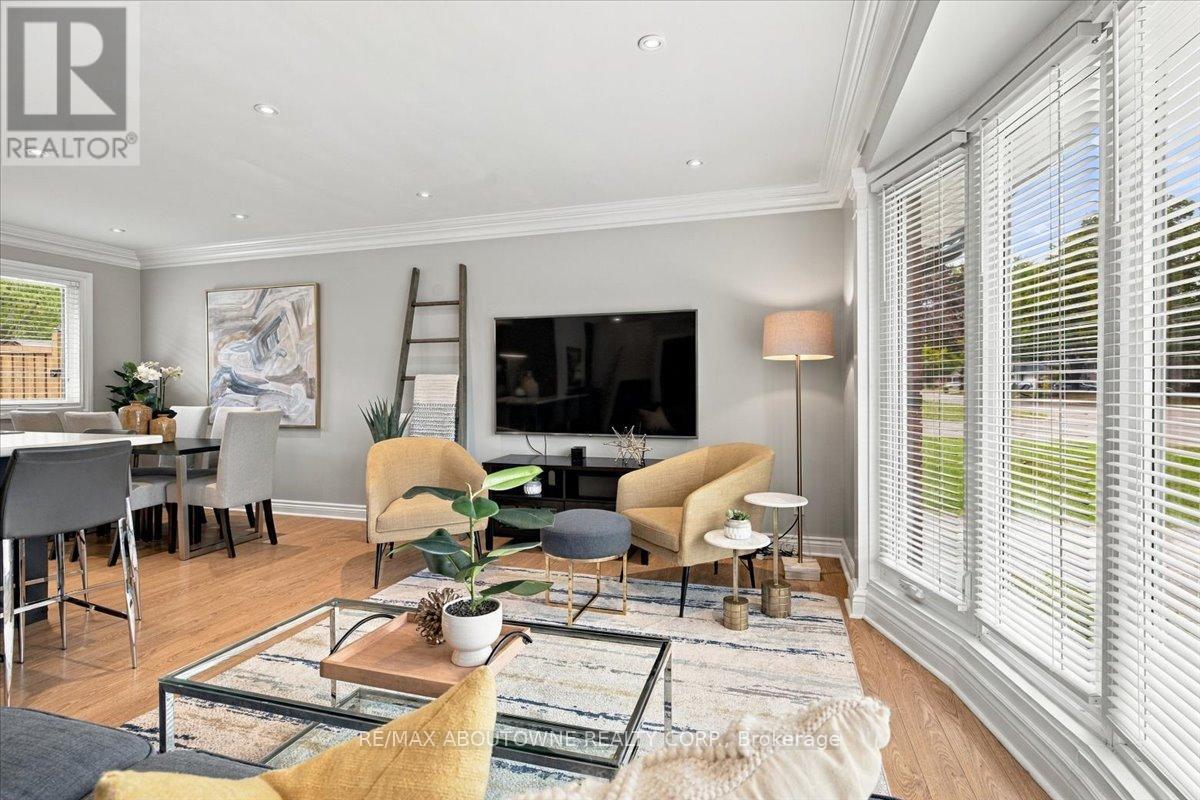 340 Duncombe Drive, Burlington, Ontario  L7L 4M1 - Photo 7 - W13839578