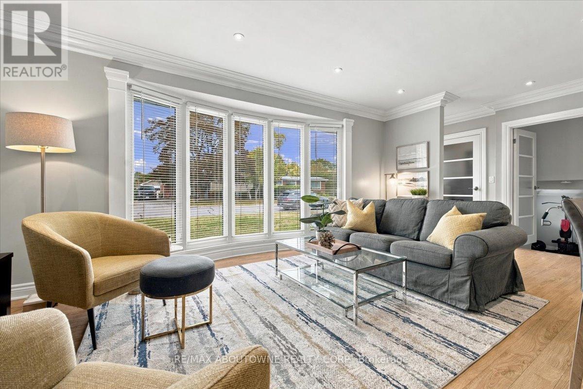 340 Duncombe Drive, Burlington, Ontario  L7L 4M1 - Photo 8 - W13839578