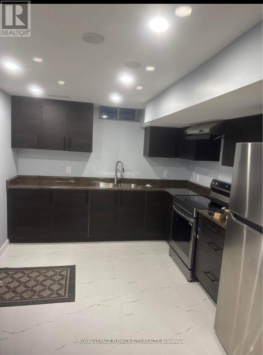31 Nivelle Crescent, Brampton, Ontario  L6S 5L5 - Photo 2 - W13839610