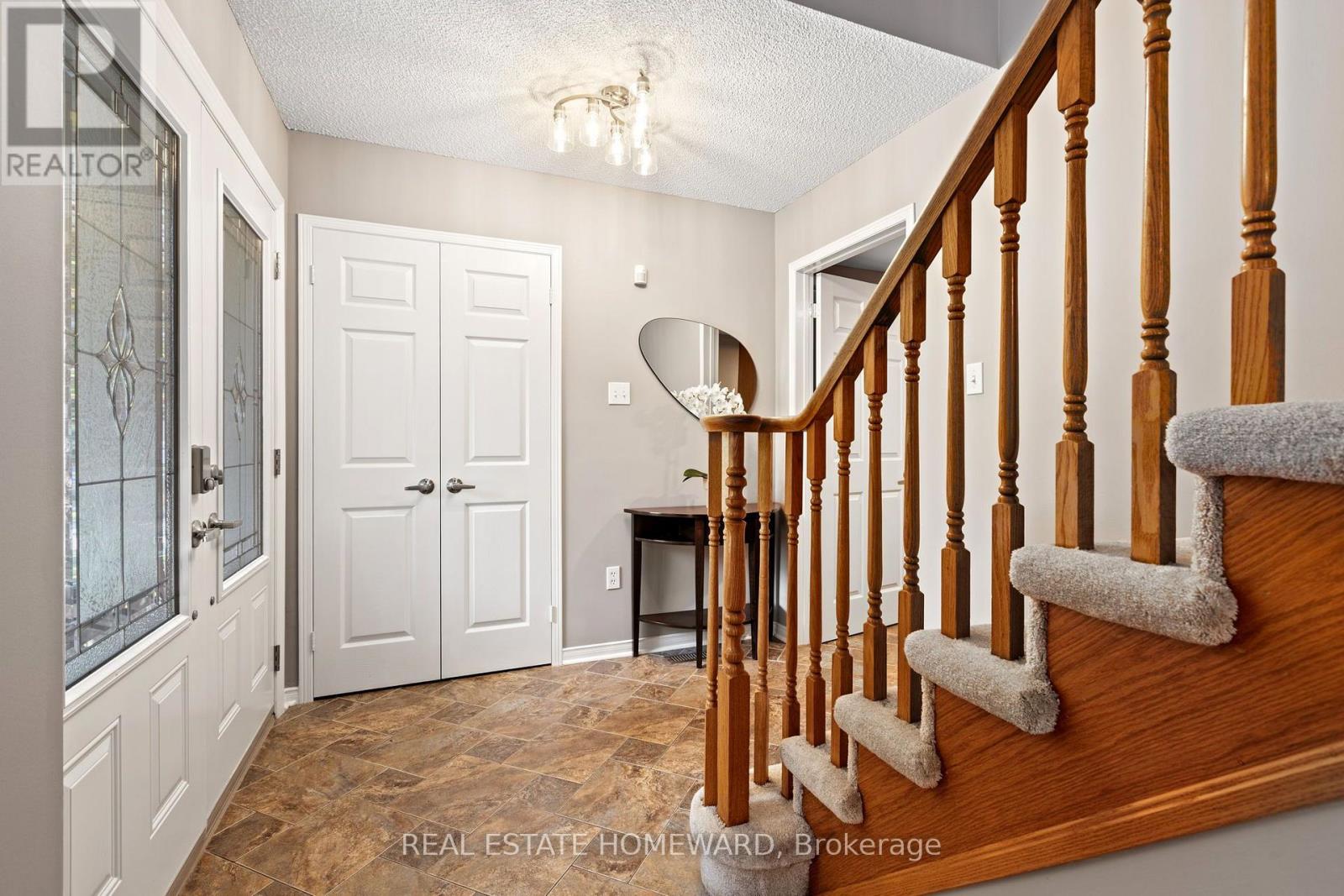 3332 Forrestdale Circle, Mississauga, Ontario  L5N 6X5 - Photo 7 - W13833694