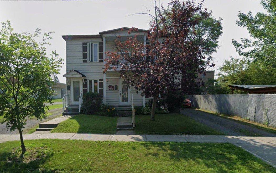 205-207 Rue Marguerite-Bourgeoys Joliette Quebec Canada J6E6K2 3