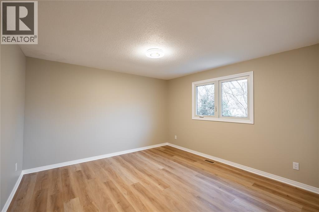 900 Everest Court, Sarnia, Ontario  N7T 7T6 - Photo 12 - 26023110