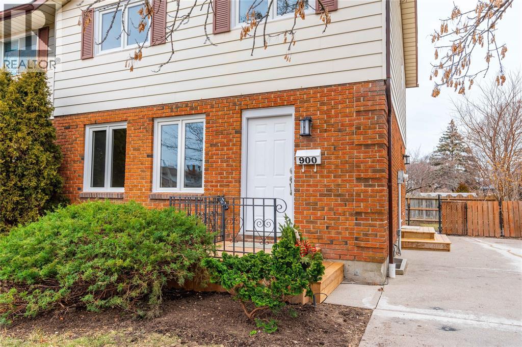 900 Everest Court, Sarnia, Ontario  N7T 7T6 - Photo 2 - 26023110