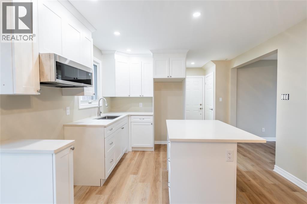 900 Everest Court, Sarnia, Ontario  N7T 7T6 - Photo 8 - 26023110