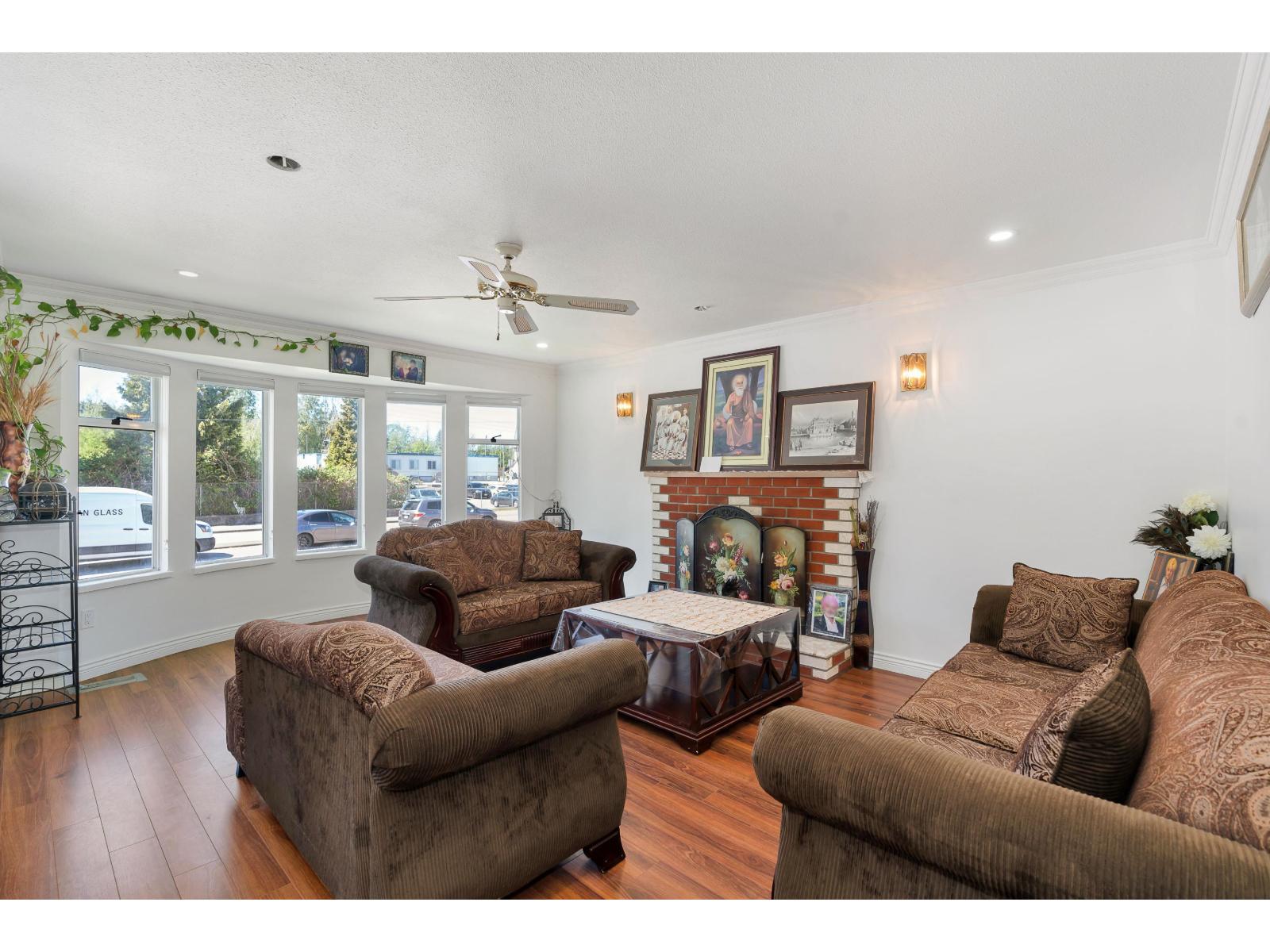 8724 128 Street, Surrey, British Columbia  V3W 4G6 - Photo 3 - R3169559