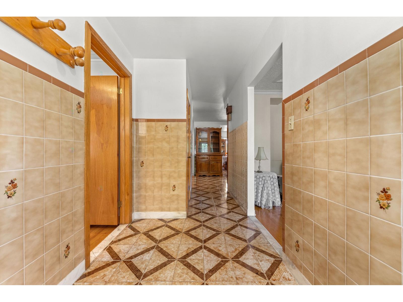 10656 Av. LeBlanc Montréal (Montréal-Nord) Quebec Canada H1H5C3 5