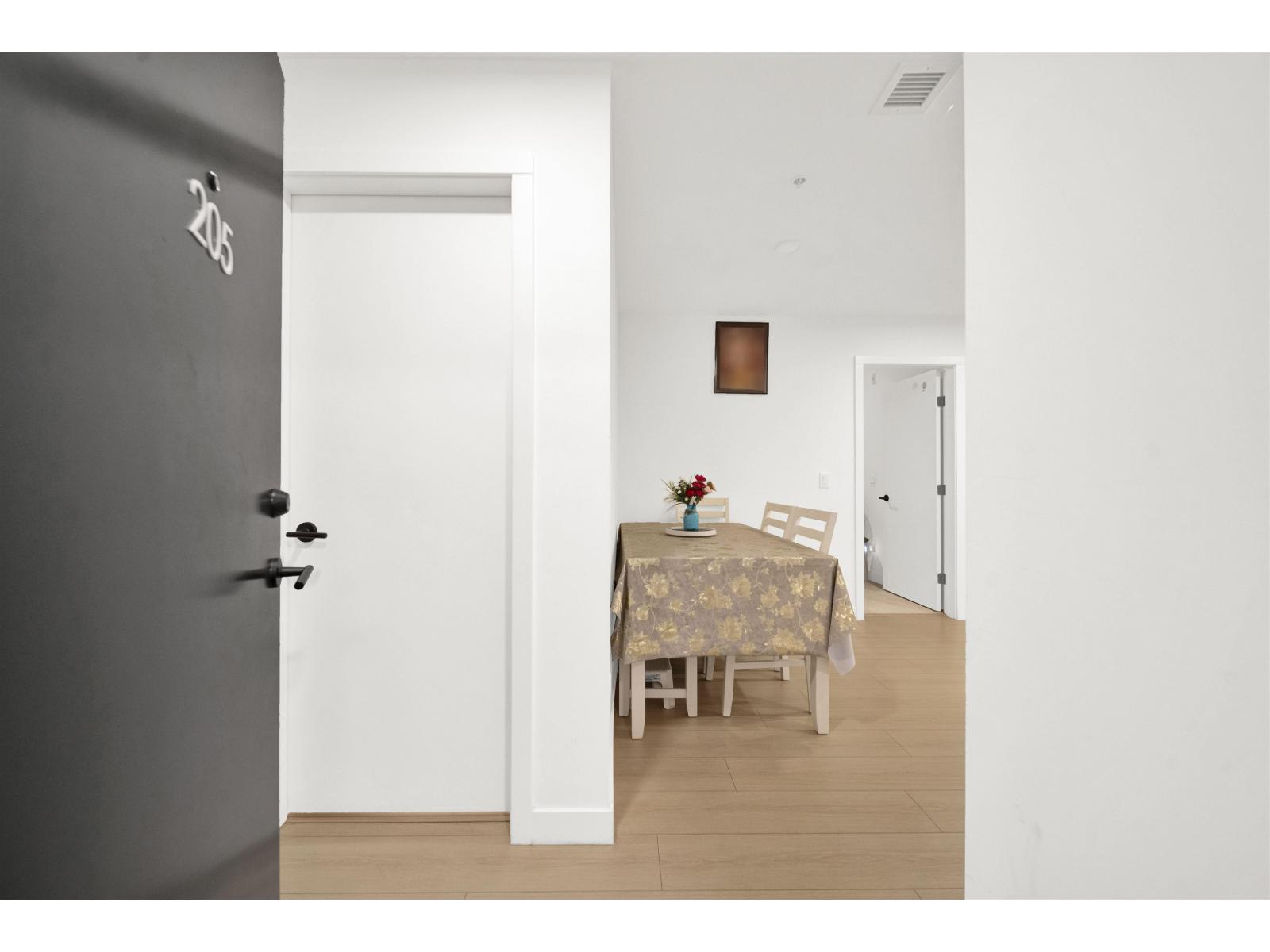 205 13439 94a Avenue, Surrey, British Columbia  V3V 0G9 - Photo 3 - R3169938