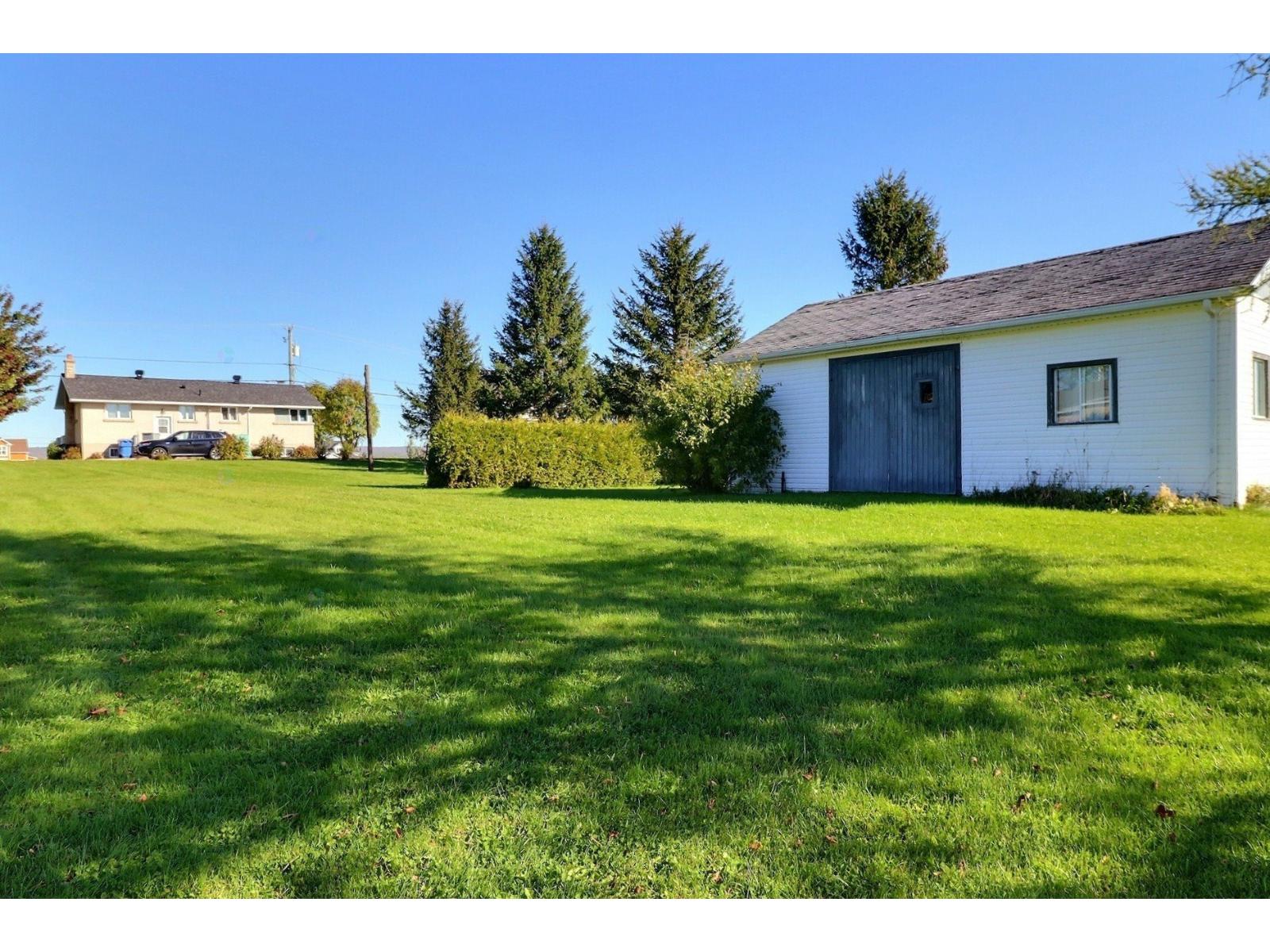 72 3e Avenue E. Paspébiac Quebec Canada G0C2K0 4