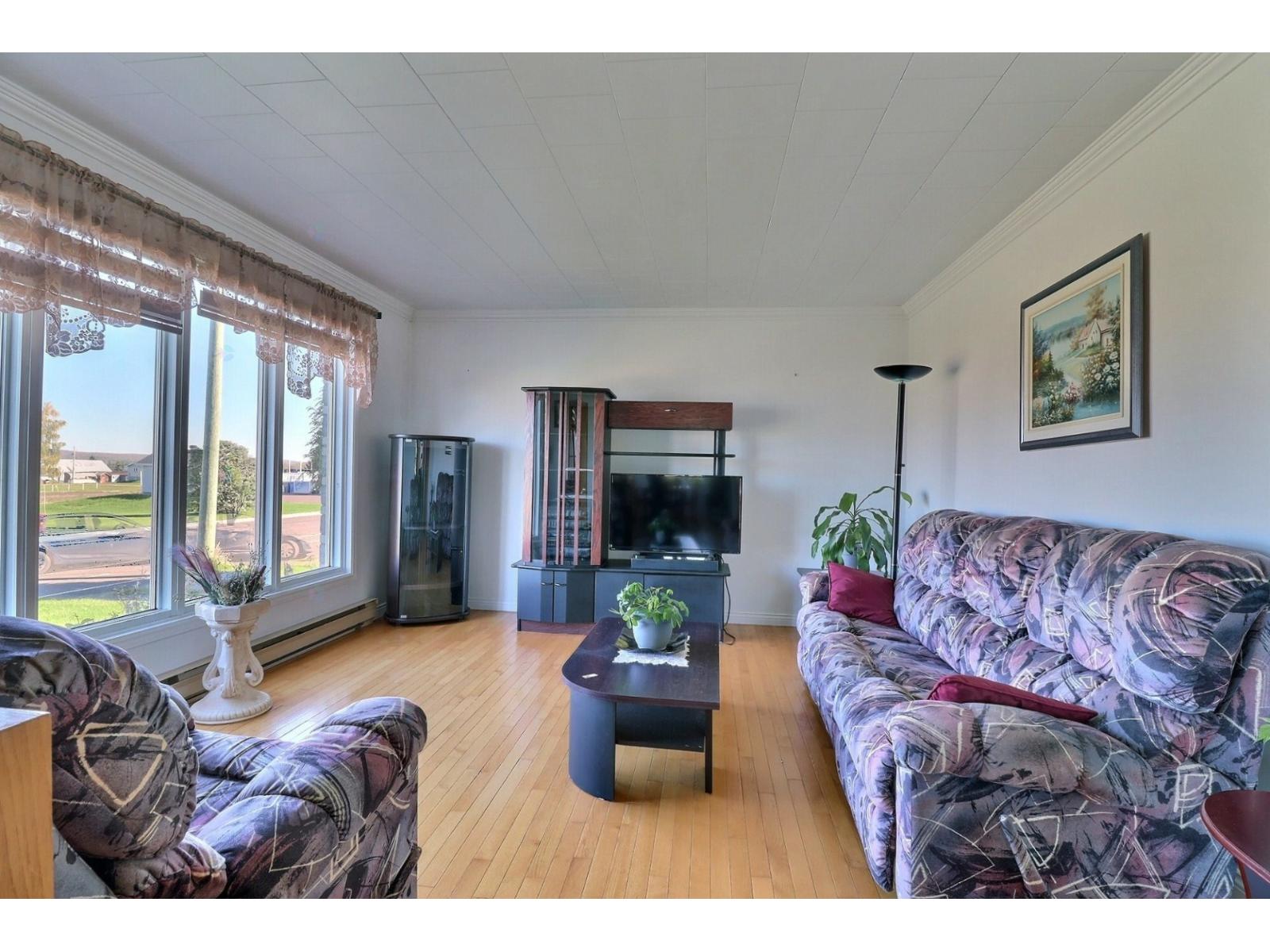 72 3e Avenue E. Paspébiac Quebec Canada G0C2K0 5