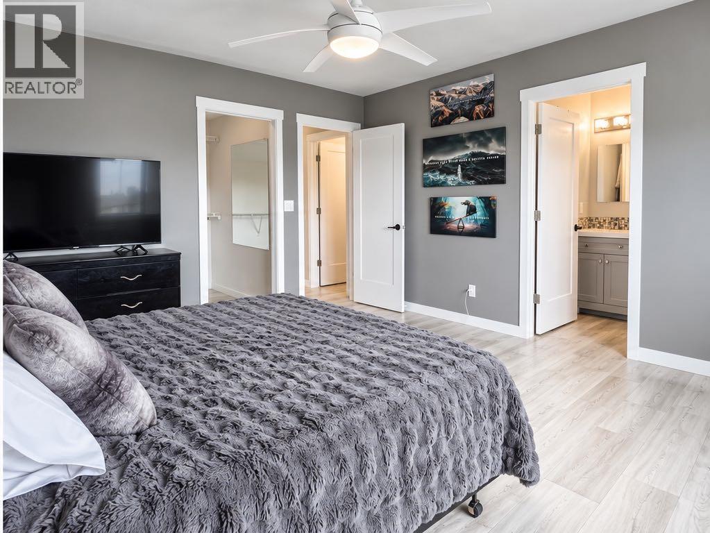 102 Pinnacle Crescent
