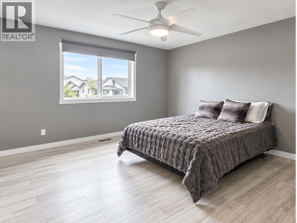 102 Pinnacle Crescent