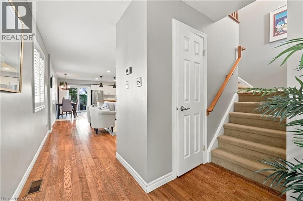 29 Slater Court, Waterdown, Ontario  L8B 0K8 - Photo 6 - 40864325