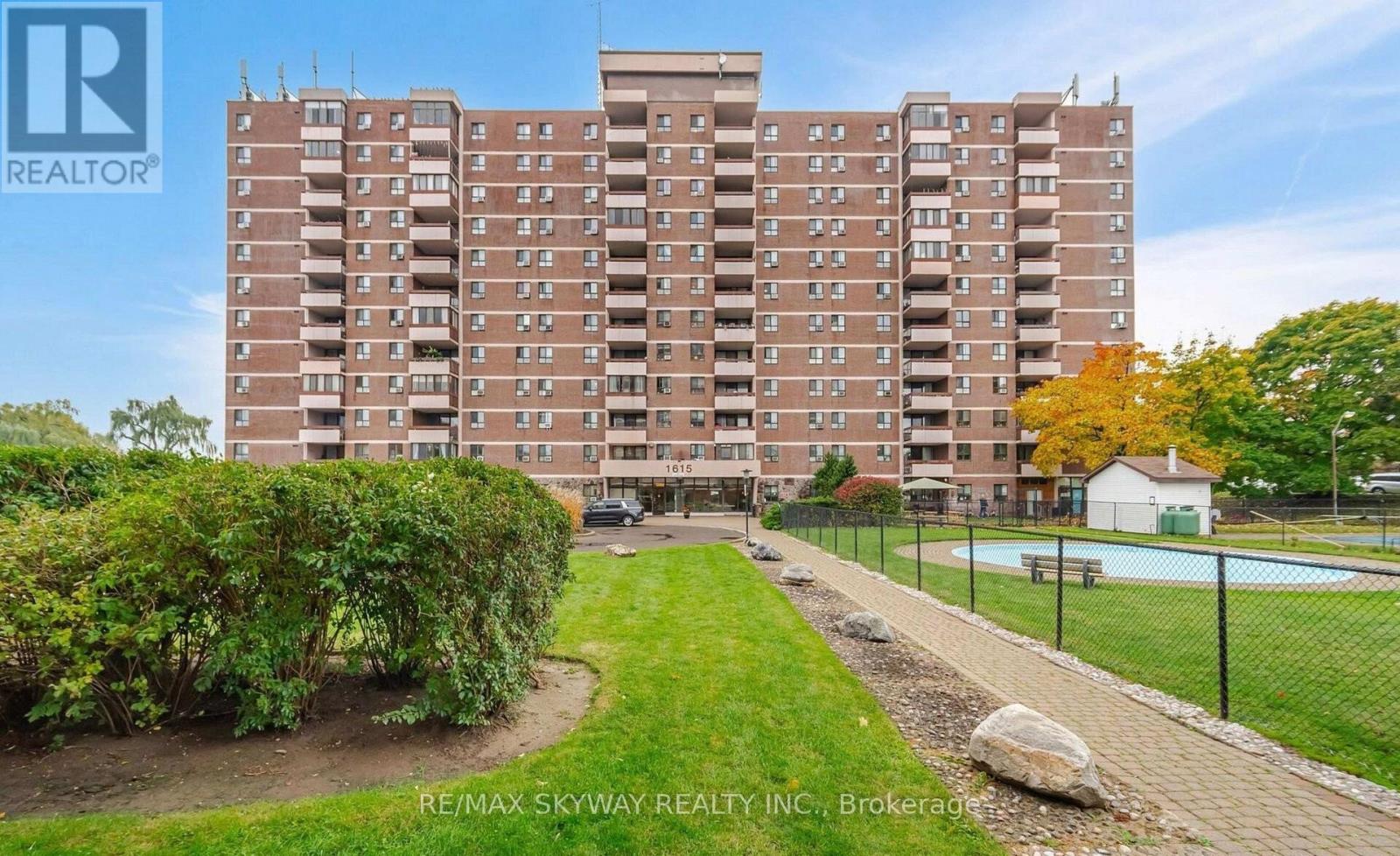 1203 - 1615 Bloor Street, Mississauga (Applewood), Ontario  L4X 1S2 - Photo 1 - W13584826