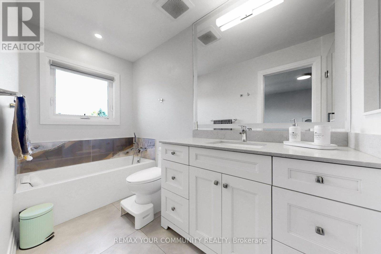 64 Mugford Road, Aurora (Bayview Wellington), Ontario  L4G 7H5 - Photo 25 - N13839122