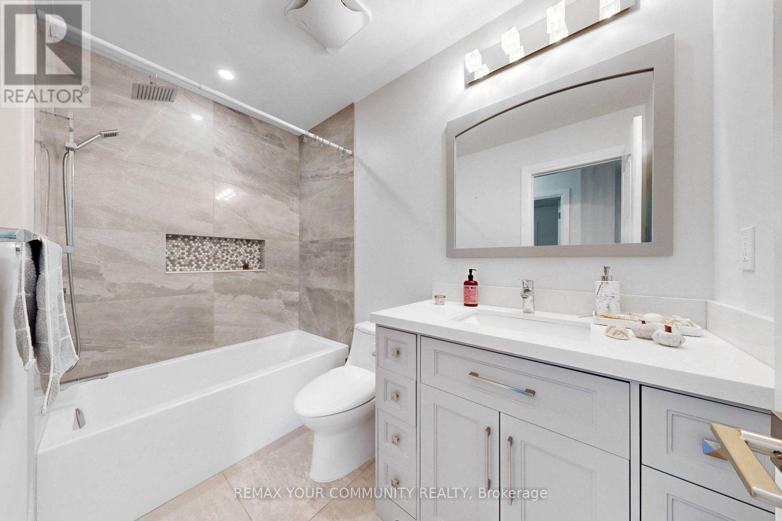 64 Mugford Road, Aurora (Bayview Wellington), Ontario  L4G 7H5 - Photo 20 - N13839122