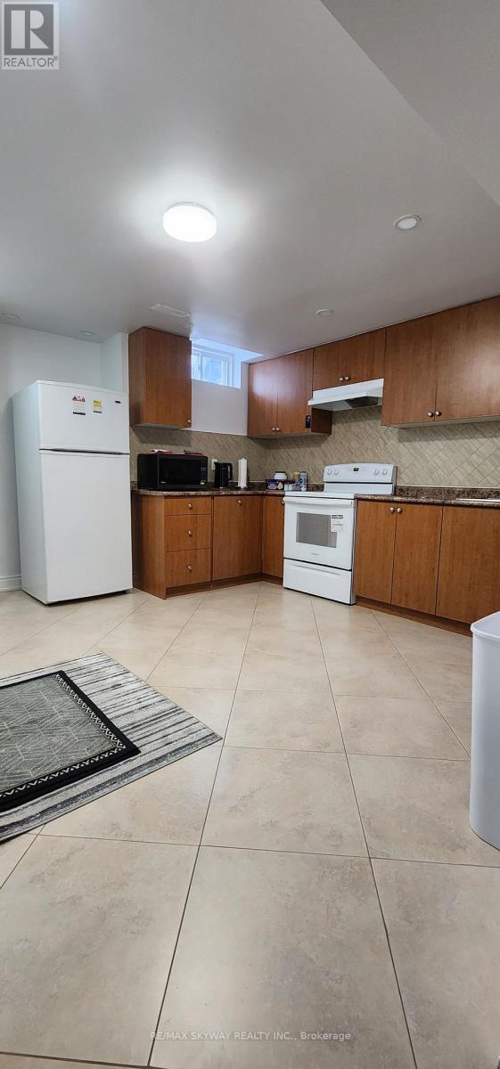68 Cobblehill Crescent, Brampton, Ontario  L6P 2M4 - Photo 4 - W13746148