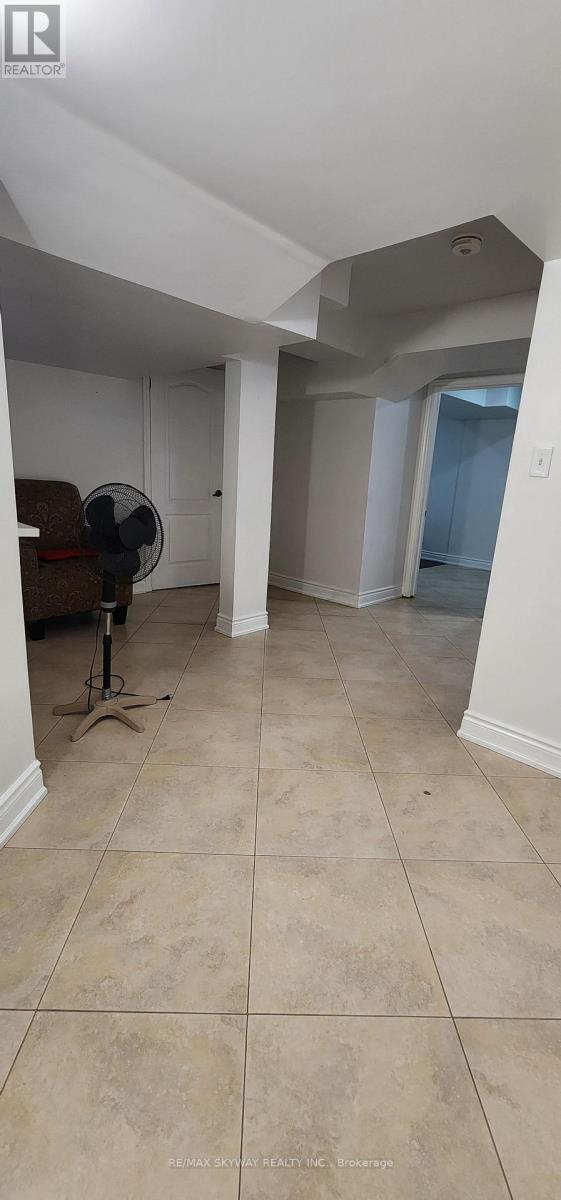 68 Cobblehill Crescent, Brampton, Ontario  L6P 2M4 - Photo 10 - W13746148