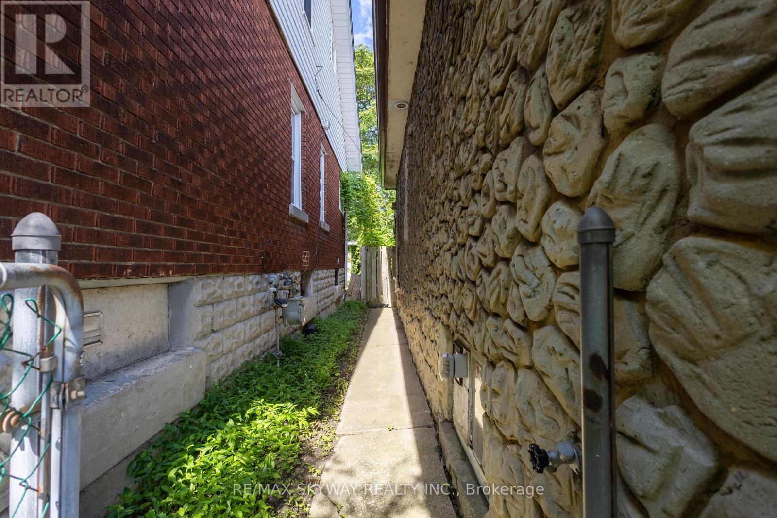 1160 Elm Avenue, Windsor, Ontario  N9A 5H9 - Photo 22 - X13509030