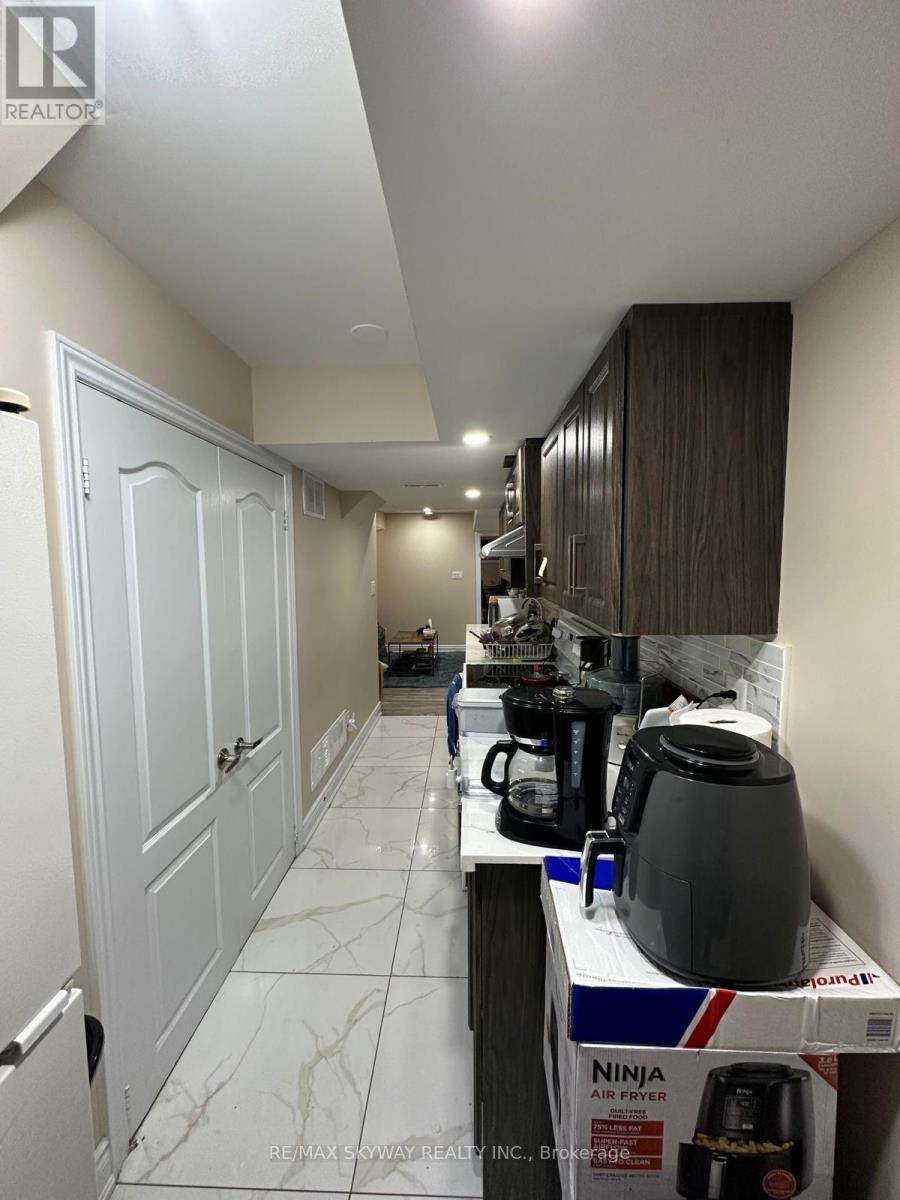 Basement - 71 Vezna Crescent, Brampton, Ontario  L6X 5K4 - Photo 7 - W13745658