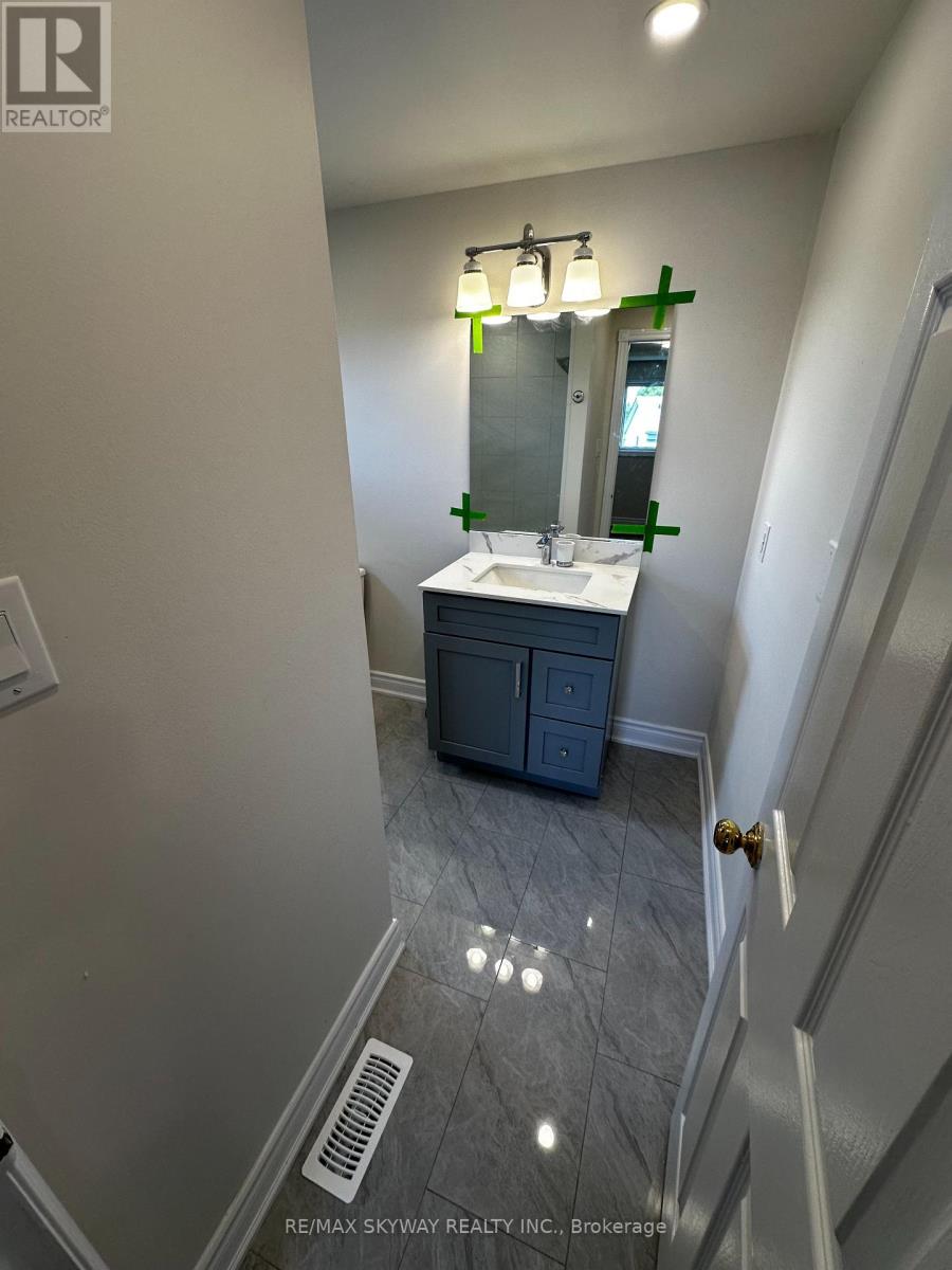 Upper - 535 Appledale Crescent, Waterloo, Ontario  N2T 1V8 - Photo 11 - X13775254