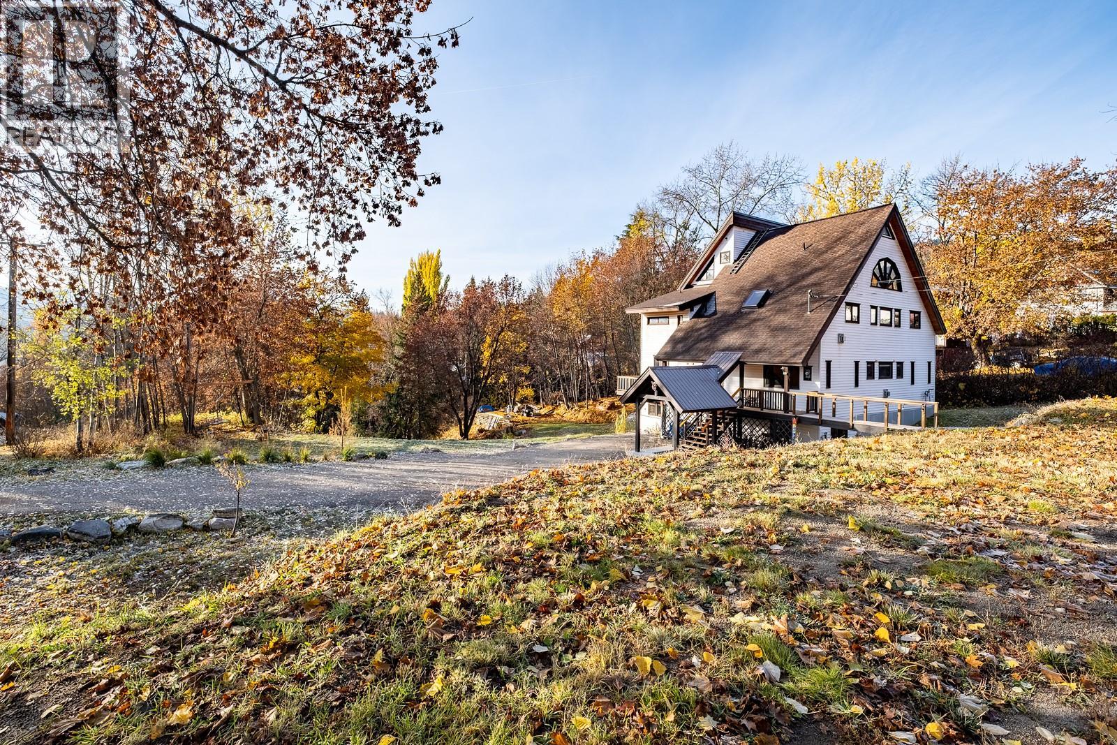 2075 Thompson Avenue, Rossland, British Columbia