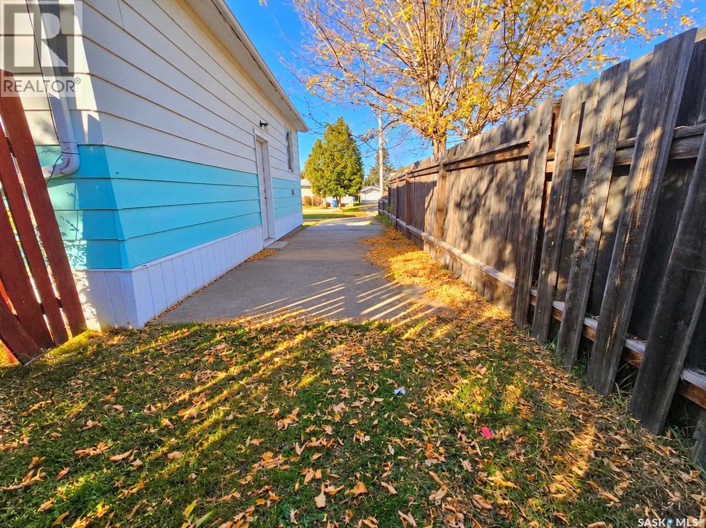 572 103rd Street, North Battleford, Saskatchewan  S9A 1J7 - Photo 2 - SK049753