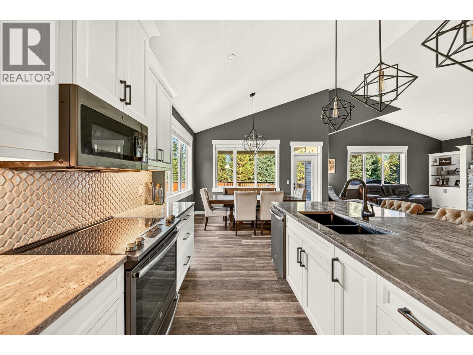 2141 Whiskey Jack Drive, Sparwood, British Columbia  V0B 2G2 - Photo 10 - 10399528