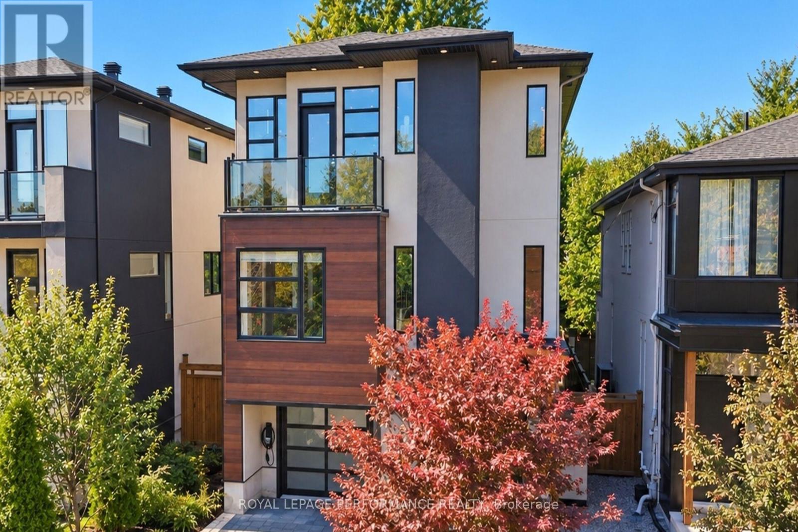 258 CARLETON AVENUE, Ottawa, Ontario