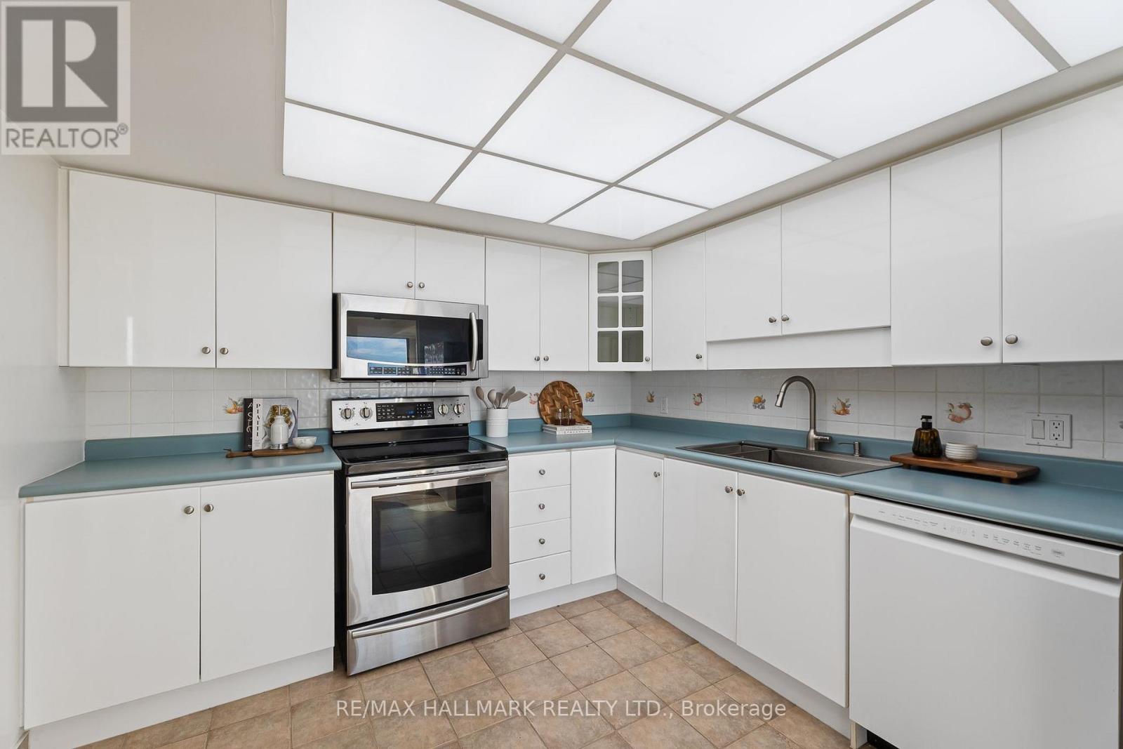 2408 - 65 Harbour Square, Toronto, Ontario  M5J 2L4 - Photo 15 - C13839748