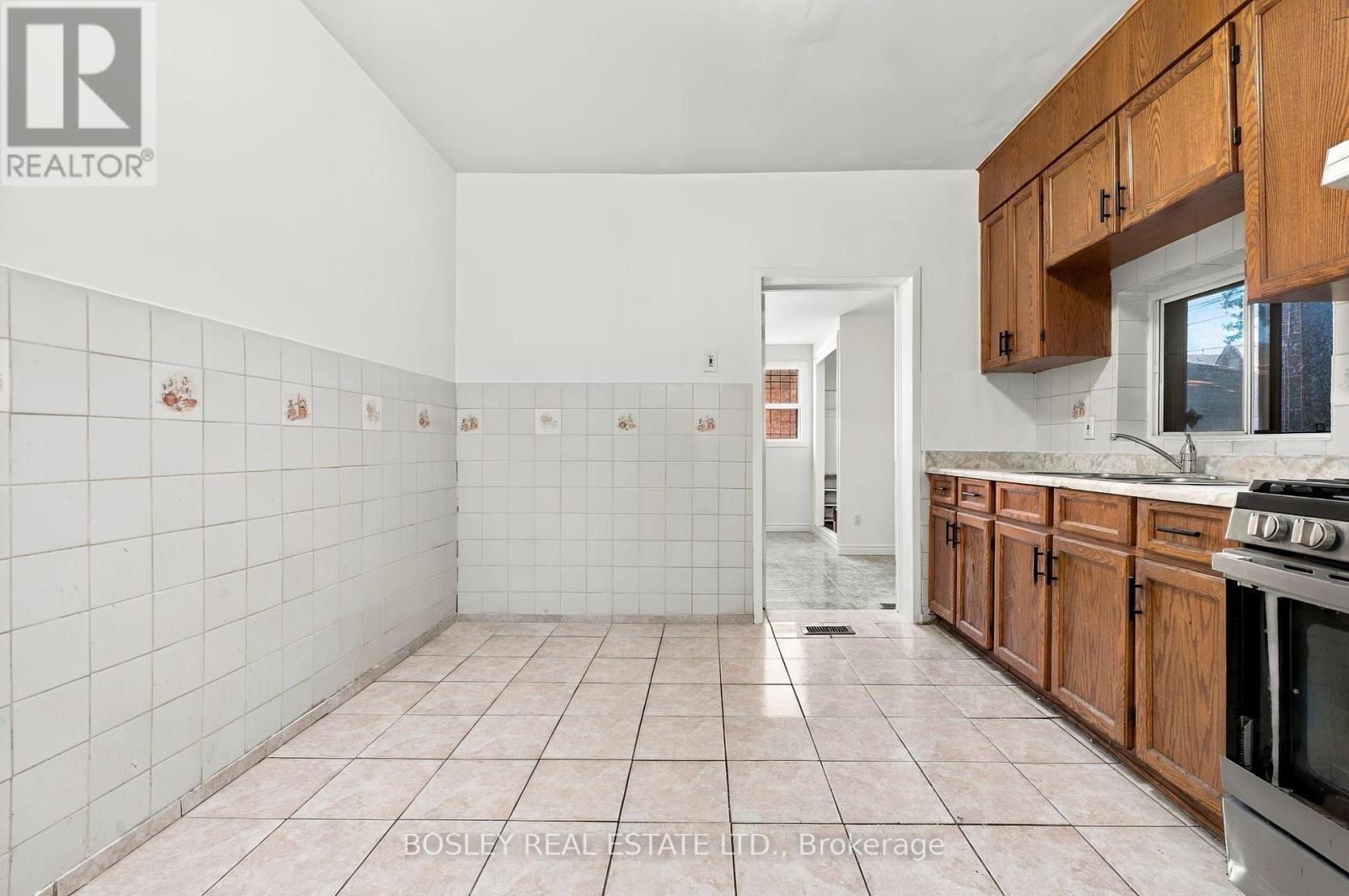 371 Brock Avenue, Toronto, Ontario  M6H 3N5 - Photo 13 - C13839794